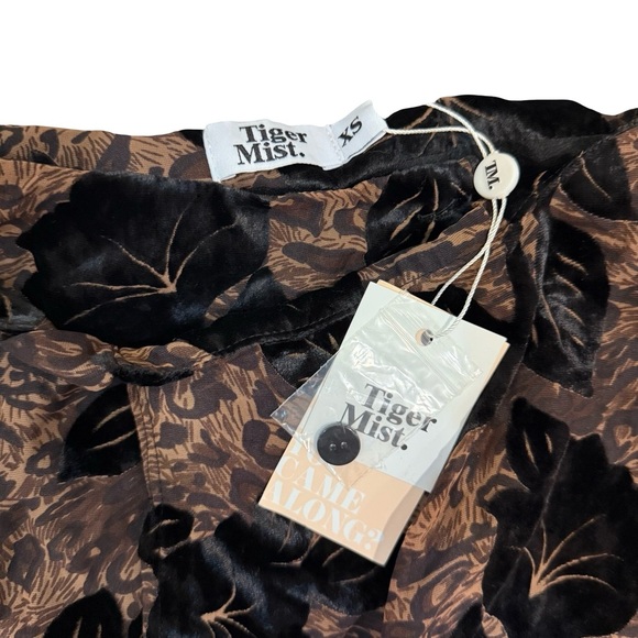Tiger Mist Rocco Velvet Floral Burnout Mini Skirt - Black/Brown XS - Picture 2 of 7